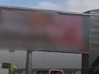 Film hard trasmesso su un maxischermo pubblicitario in Egitto, passanti e automobilisti sbalorditi: si sospetta un attacco hacker