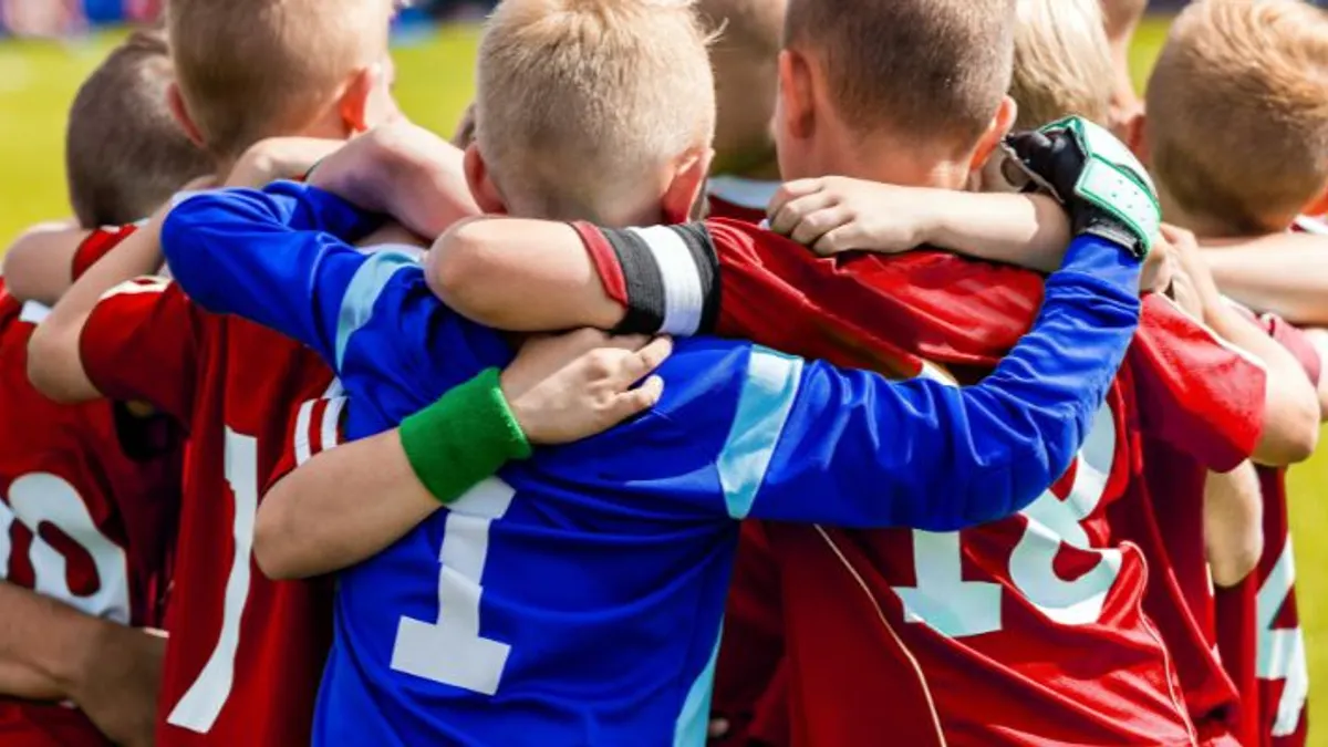 Salerno, cinque bambini esclusi dalle partite di calcio: la denuncia di una madre. «A 10 anni hanno diritto di giocare»