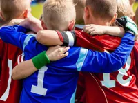 Salerno, cinque bambini esclusi dalle partite di calcio: la denuncia di una madre. «A 10 anni hanno diritto di giocare»