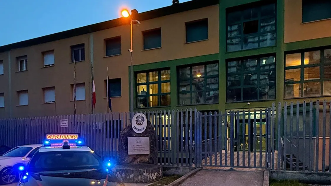 Finto carabiniere tenta la truffa a un’anziana nel Cilento: denunciato 21enne per rapina impropria