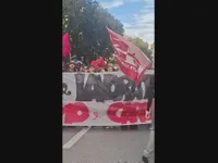 Salerno, cori contro il sindaco Vincenzo De Luca durante lo sciopero generale: il video della protesta