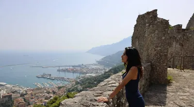 Salerno protagonista su La7: viaggio tra Castello Arechi, Cilento e Vallo di Diano a bordo del treno storico Arlecchino
