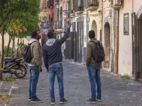 Lavorano e hanno tre buste paga in regola, ma nessuno affitta loro casa: l'appello della Caritas di Salerno per tre giovani africani
