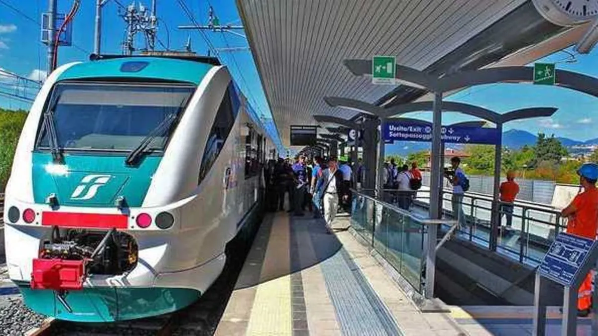 Luci d'Artista 2026/2027 a Salerno, metropolitana potenziata per 25 giorni: corse straordinarie e treni più capienti