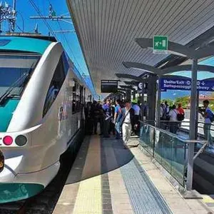 Luci d'Artista 2026/2027 a Salerno, metropolitana potenziata per 25 giorni: corse straordinarie e treni più capienti