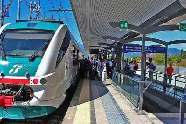 Luci d'Artista 2026/2027 a Salerno, metropolitana potenziata per 25 giorni: corse straordinarie e treni più capienti