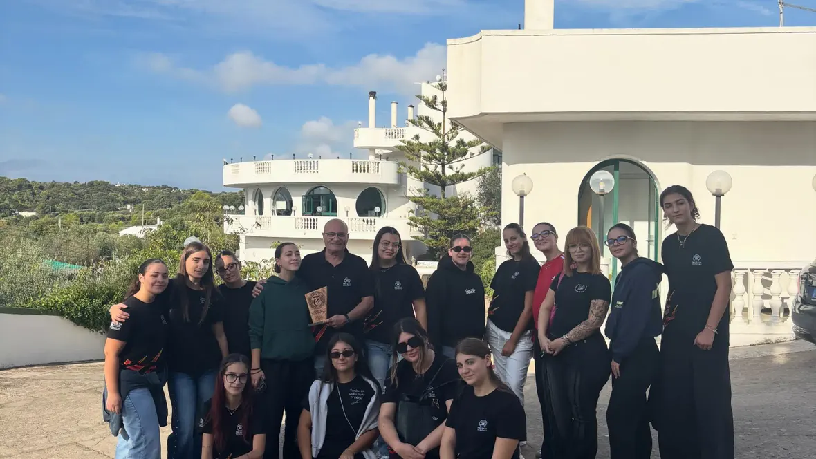 Successi per i giovani della Pro Loco Teggiano: premio alle Tamburine a Fasano e trionfo degli sbandieratori a Sulmona
