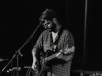 Il cantautore cilentano Mico Argirò all'Università di Siviglia: sua la conferenza-concerto di chiusura del Congresso Internazionale sulle mascolinità
