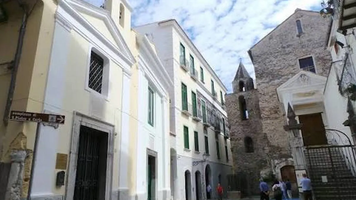 Lavori urgenti e norme di sicurezza a Salerno: la Soprintendenza sbarra le porte di San Pietro a Corte