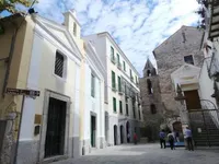 Lavori urgenti e norme di sicurezza a Salerno: la Soprintendenza sbarra le porte di San Pietro a Corte