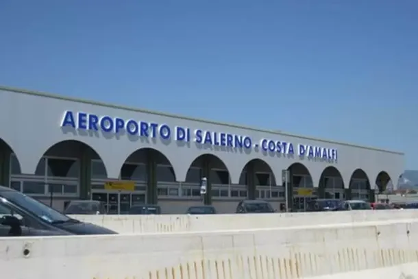 Aeroporto di Salerno pronto alla prova del fuoco: un mese di super lavoro con 15 rotte e trasporti potenziati