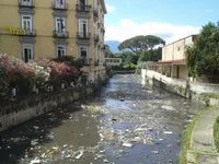 Fiume Sarno, Fico annuncia una nuova legge contro le aziende che inquinano: sanzioni più severe per chi scarica illegalmente reflui nel fiume