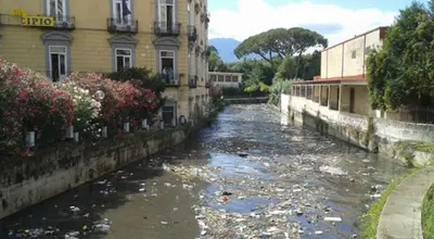 Fiume Sarno, Fico annuncia una nuova legge contro le aziende che inquinano: sanzioni più severe per chi scarica illegalmente reflui nel fiume