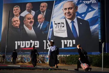 Elezioni in Israele, Netanyahu primo partito ma senza maggioranza: 56 seggi contro i 48 di Eisenkot, affluenza record al 77,7%