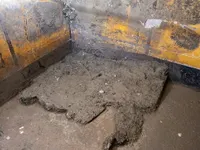 Pompei, riaffiora dagli scavi l'armadio di una donna: utensili, monete e gioielli restituiscono la quotidianità del I secolo d.C.