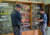 Pagani, sequestro di oltre 58mila articoli: denunciato un commerciante