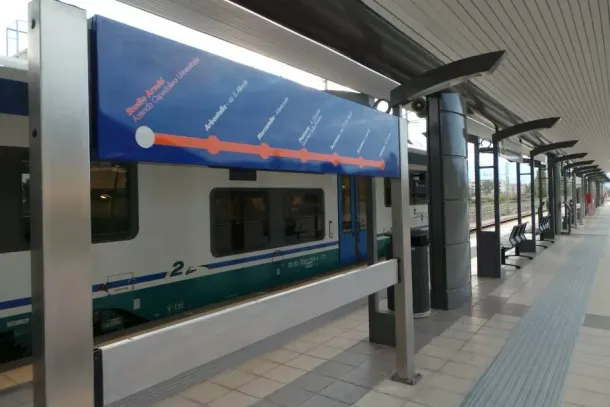 Salerno, potenziamento metropolitana per Luci d'Artista: accordo da 90mila euro con Trenitalia per 25 giornate di corse straordinarie