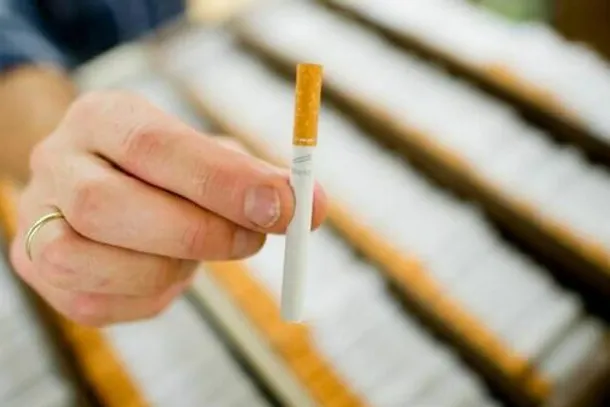Sigarette, nel 2027 previsti due aumenti: i rincari scattano a gennaio e luglio, le stime sui nuovi prezzi
