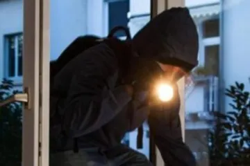 Sarno, colpo notturno in pizzeria: sottratti pochi euro, danni per oltre 13mila