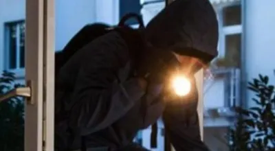 Sarno, colpo notturno in pizzeria: sottratti pochi euro, danni per oltre 13mila