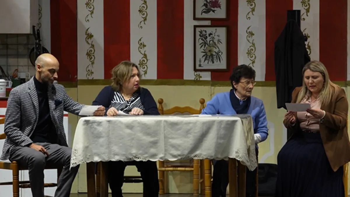 Al Teatro Arbostella di Salerno in scena la commedia Il Pidocchio di Ciro Ceruti: la grande comicità napoletana racconta l'avarizia tra risate e colpi di scena