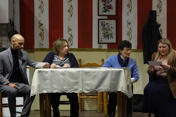 Al Teatro Arbostella di Salerno in scena la commedia Il Pidocchio di Ciro Ceruti: la grande comicità napoletana racconta l'avarizia tra risate e colpi di scena