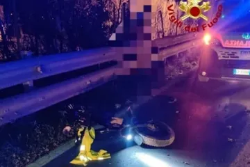 Capaccio Paestum, 22enne investito e ucciso mentre tornava a casa in bici: professore in pensione a processo per omicidio stradale e omissione di soccorso