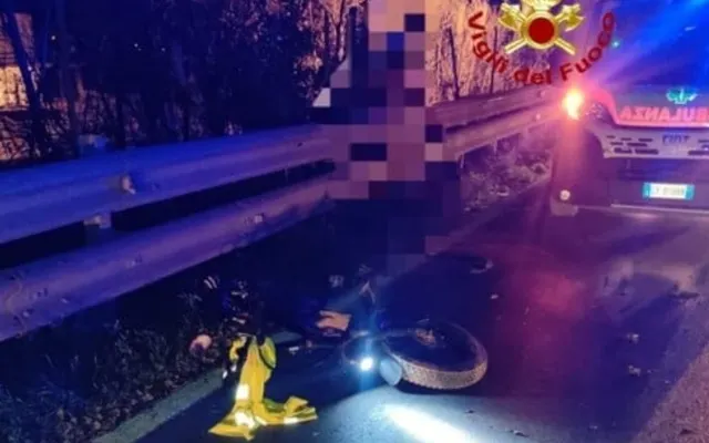 Capaccio Paestum, 22enne investito e ucciso mentre tornava a casa in bici: professore in pensione a processo per omicidio stradale e omissione di soccorso